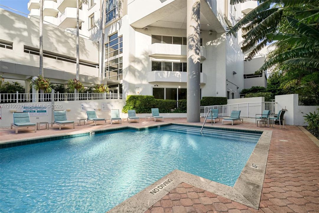 For Rent: $4,200 (2 beds, 2 baths, 1030 Square Feet)