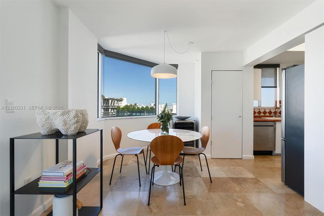 For Rent: $4,200 (2 beds, 2 baths, 1030 Square Feet)