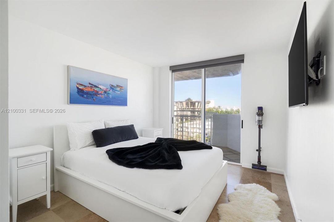 For Rent: $4,200 (2 beds, 2 baths, 1030 Square Feet)