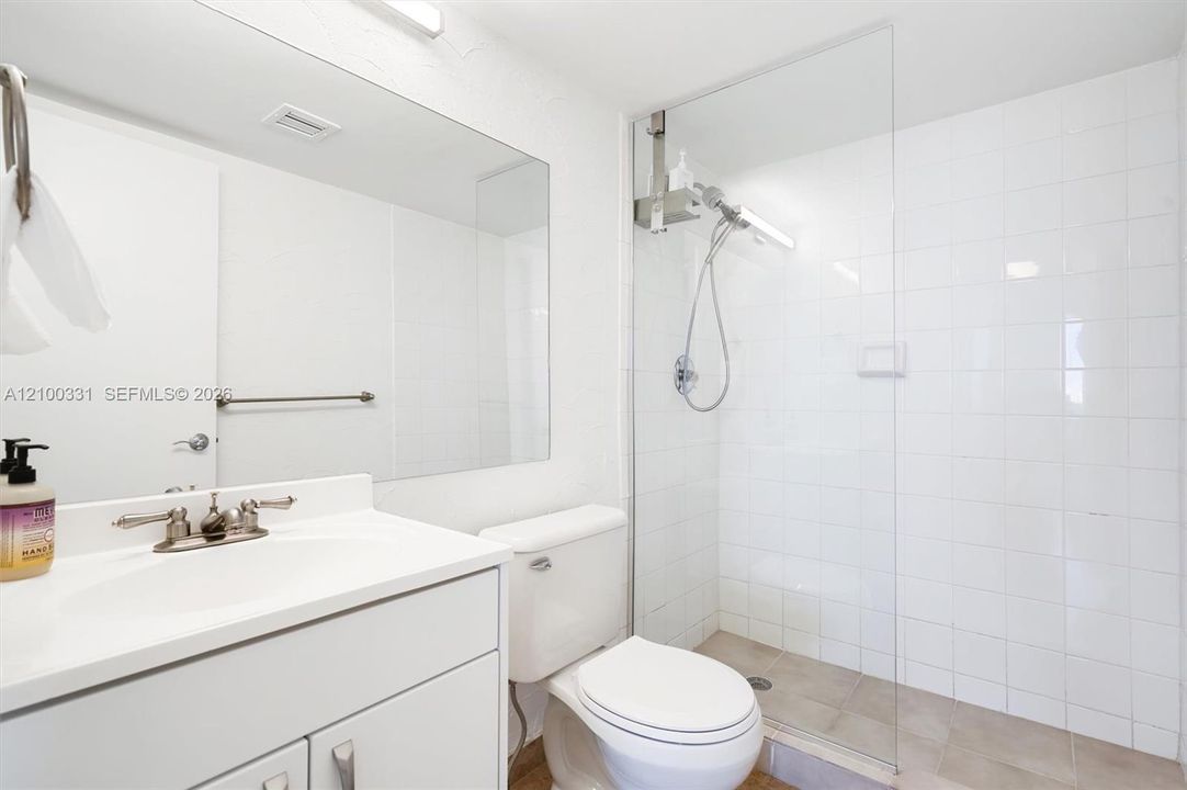 For Rent: $4,200 (2 beds, 2 baths, 1030 Square Feet)