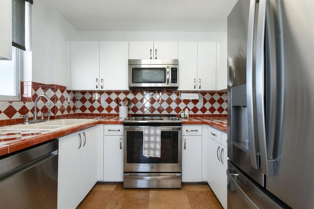 For Rent: $4,200 (2 beds, 2 baths, 1030 Square Feet)