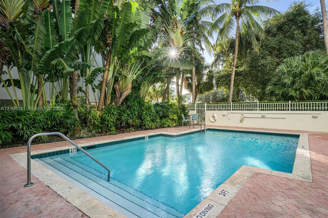 For Rent: $4,200 (2 beds, 2 baths, 1030 Square Feet)