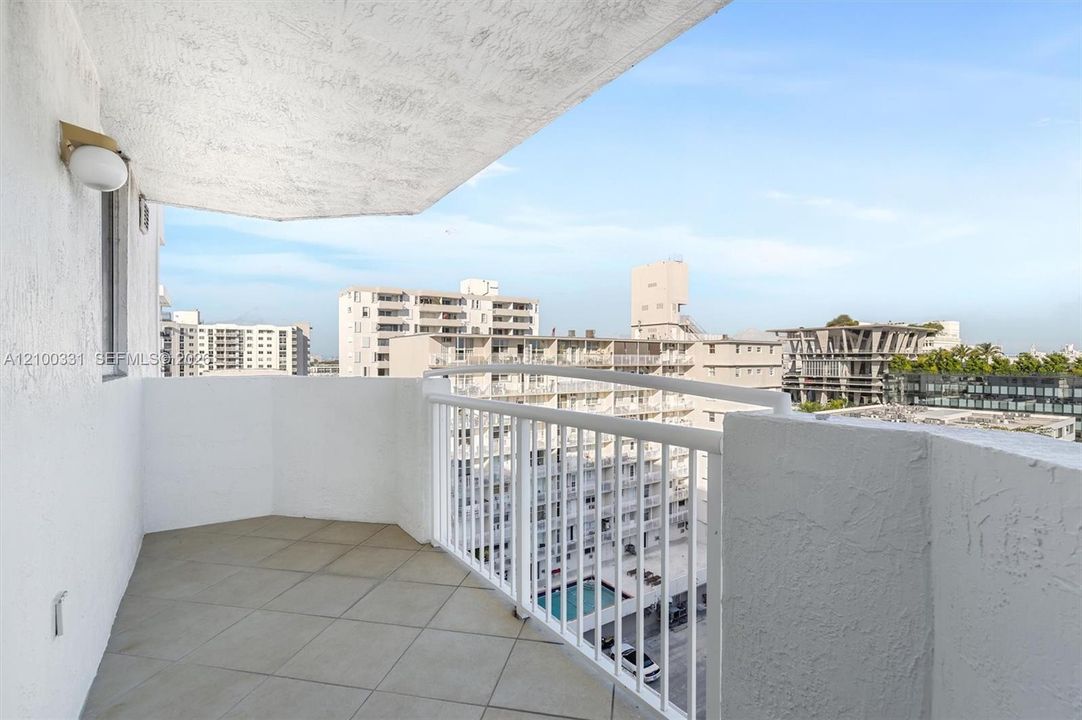 For Rent: $4,200 (2 beds, 2 baths, 1030 Square Feet)
