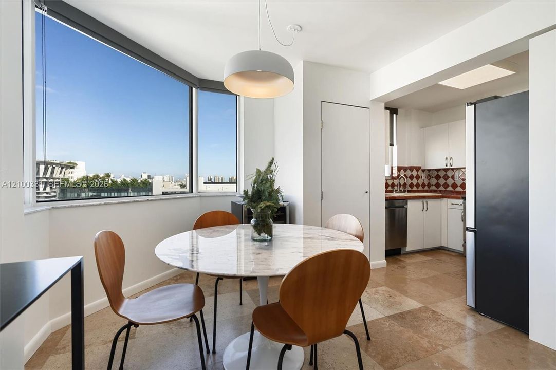 For Rent: $4,200 (2 beds, 2 baths, 1030 Square Feet)