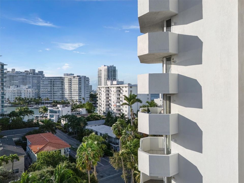 For Rent: $4,200 (2 beds, 2 baths, 1030 Square Feet)