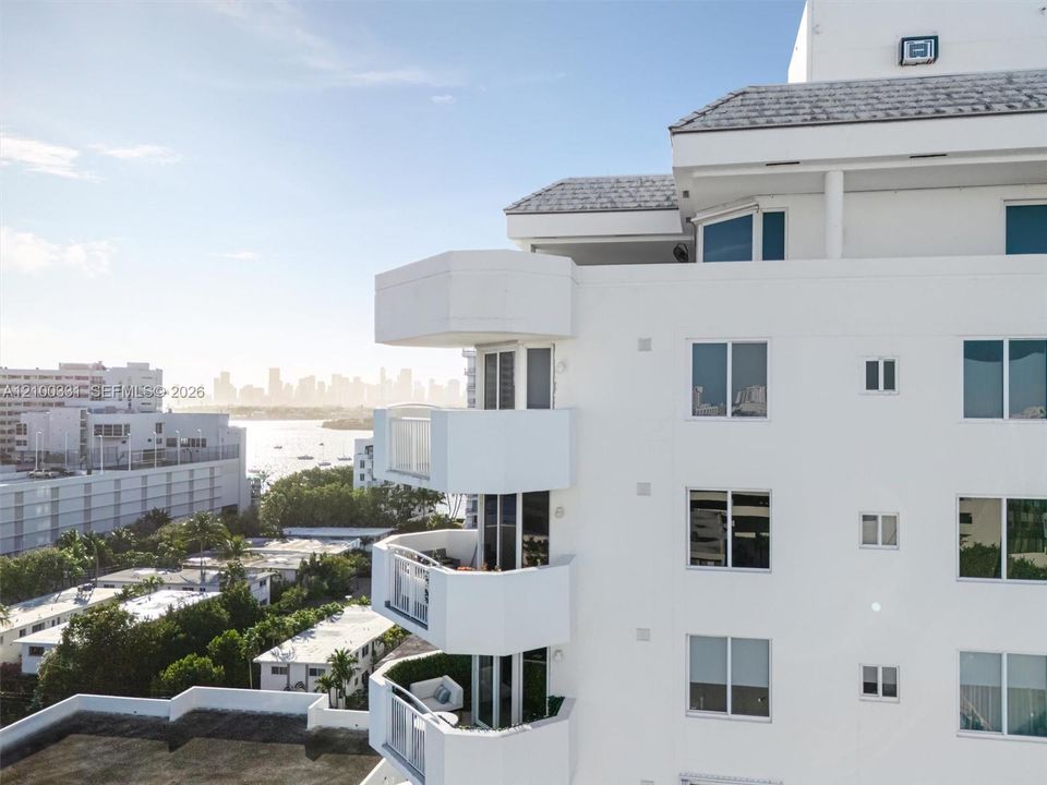 For Rent: $4,200 (2 beds, 2 baths, 1030 Square Feet)