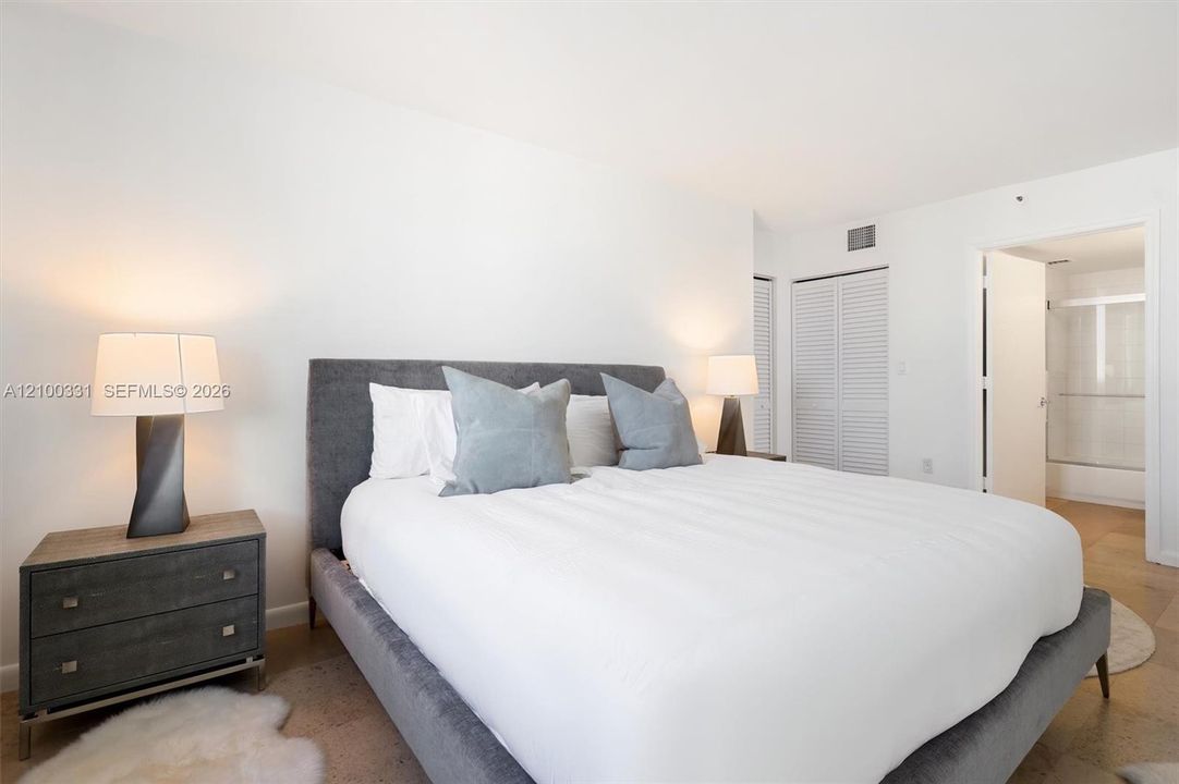 For Rent: $4,200 (2 beds, 2 baths, 1030 Square Feet)