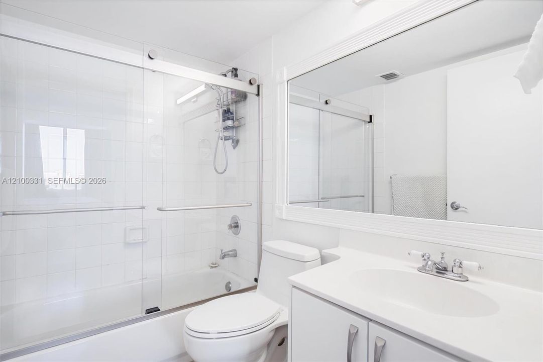 For Rent: $4,200 (2 beds, 2 baths, 1030 Square Feet)
