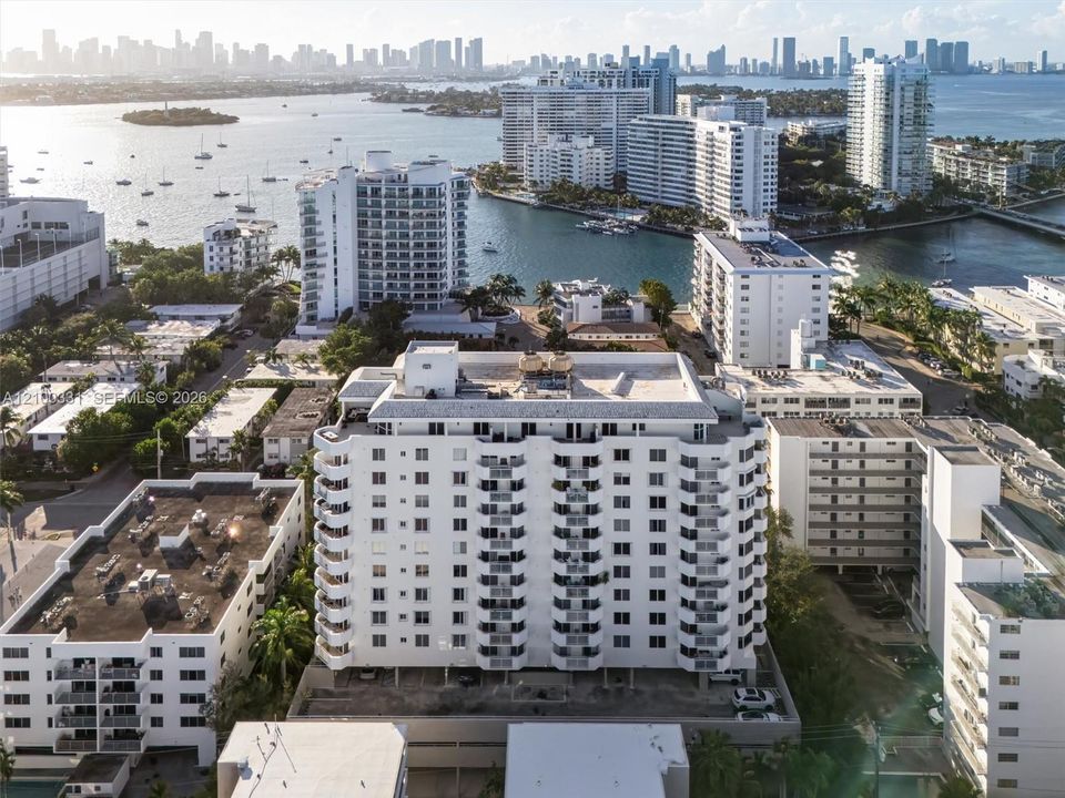 For Rent: $4,200 (2 beds, 2 baths, 1030 Square Feet)