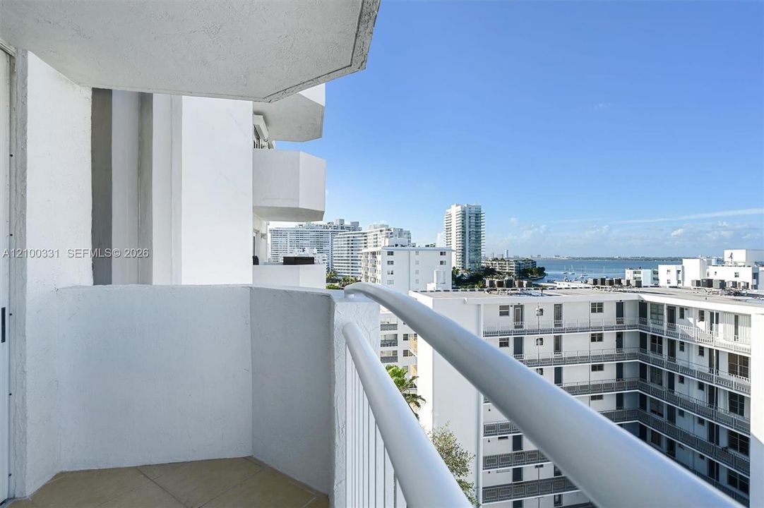 For Rent: $4,200 (2 beds, 2 baths, 1030 Square Feet)