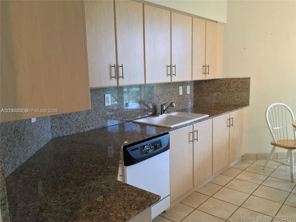 En Venta: $670,000 (2 camas, 2 baños, 1610 Pies cuadrados)