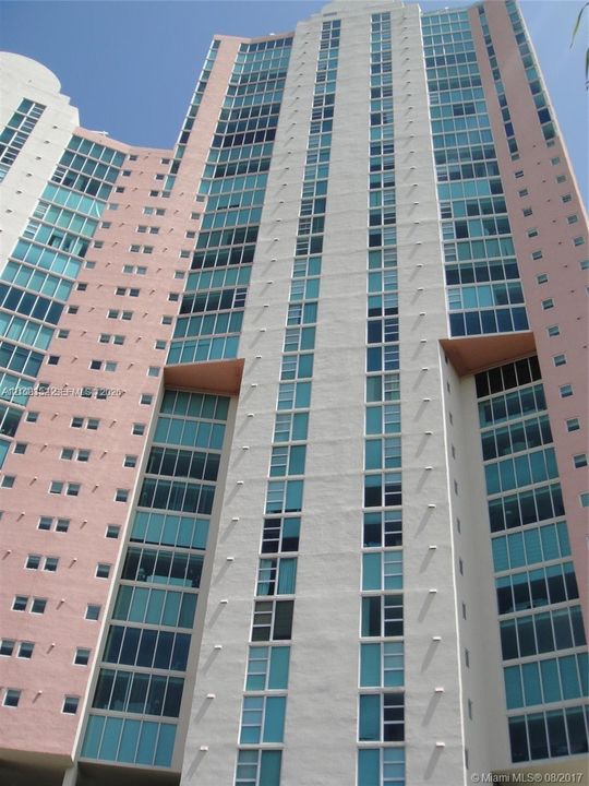 En Venta: $670,000 (2 camas, 2 baños, 1610 Pies cuadrados)