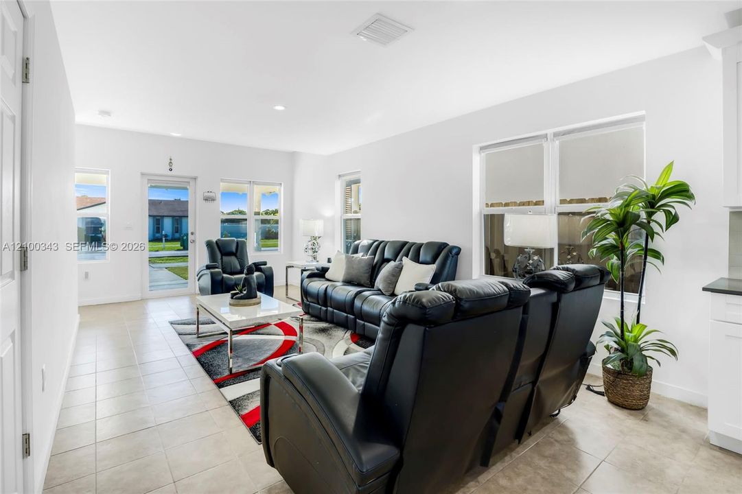 En Venta: $649,900 (4 camas, 2 baños, 1864 Pies cuadrados)
