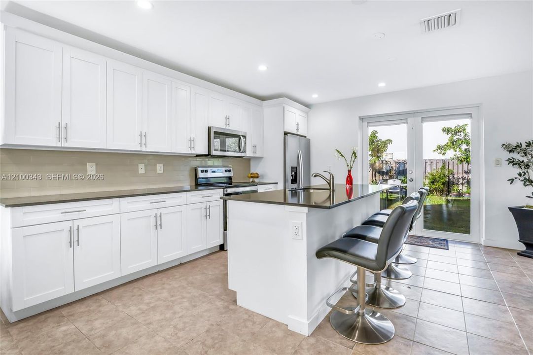 En Venta: $649,900 (4 camas, 2 baños, 1864 Pies cuadrados)