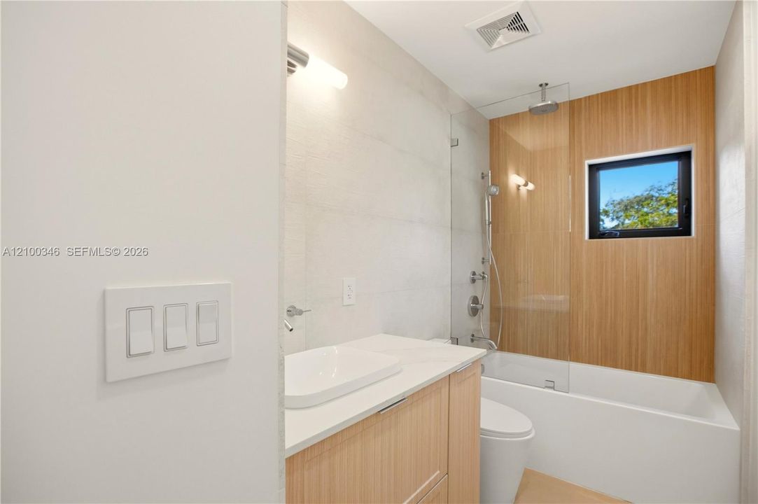 В аренду: $5,500 (3 спален, 3 ванн, 1746 Квадратных фут)