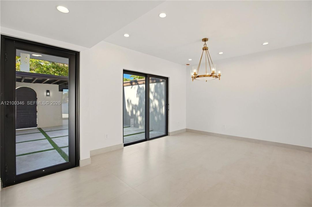 В аренду: $5,500 (3 спален, 3 ванн, 1746 Квадратных фут)