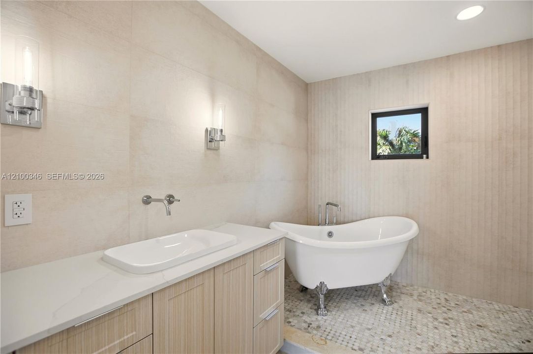 В аренду: $5,500 (3 спален, 3 ванн, 1746 Квадратных фут)