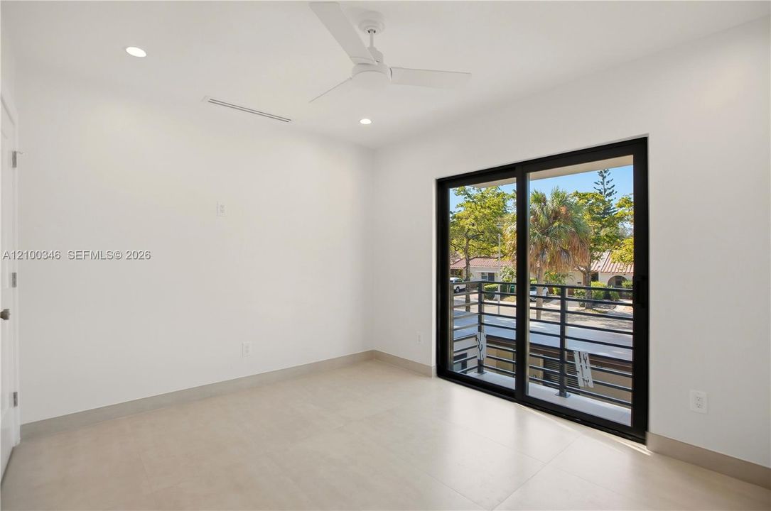 В аренду: $5,500 (3 спален, 3 ванн, 1746 Квадратных фут)
