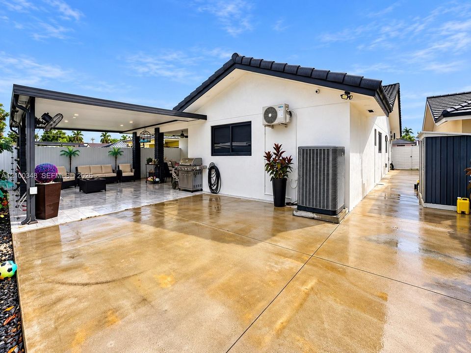For Sale: $799,000 (4 beds, 3 baths, 2301 Square Feet)