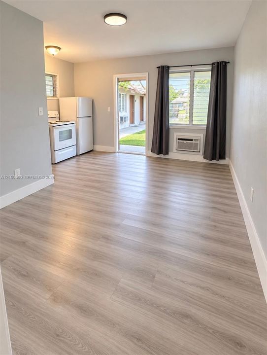 В аренду: $1,500 (1 спален, 1 ванн, 4683 Квадратных фут)