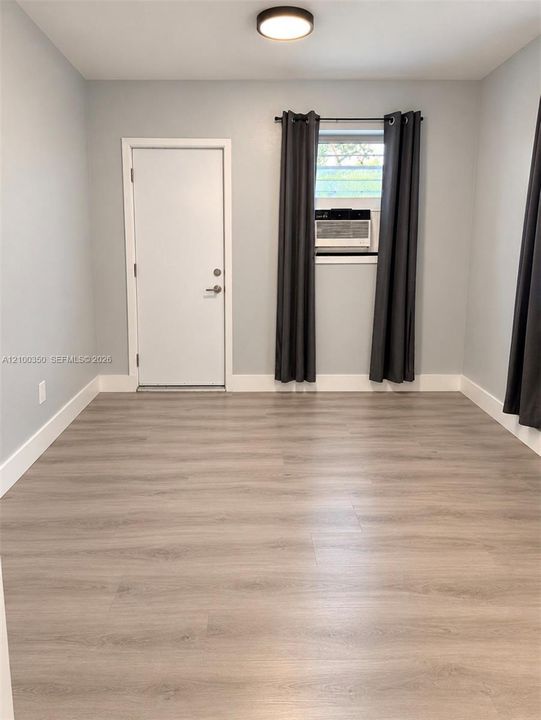 В аренду: $1,500 (1 спален, 1 ванн, 4683 Квадратных фут)
