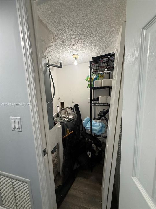 For Sale: $189,000 (2 beds, 1 baths, 840 Square Feet)