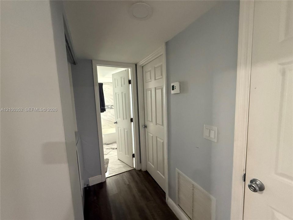 For Sale: $189,000 (2 beds, 1 baths, 840 Square Feet)