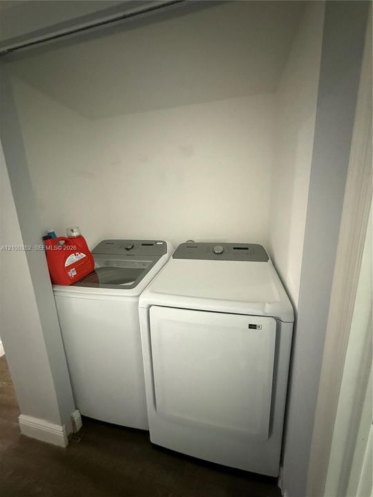 For Sale: $189,000 (2 beds, 1 baths, 840 Square Feet)
