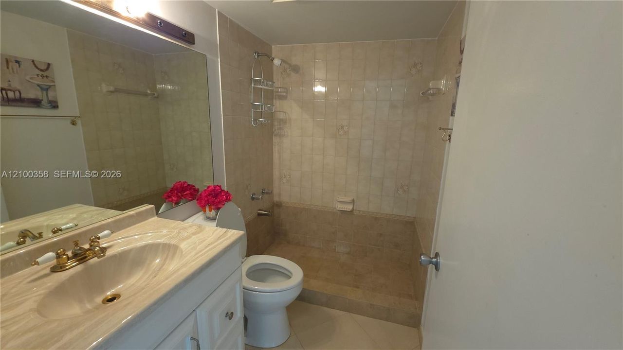 For Rent: $2,250 (2 beds, 2 baths, 898 Square Feet)