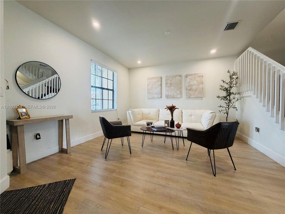 For Rent: $3,050 (3 beds, 2 baths, 1574 Square Feet)