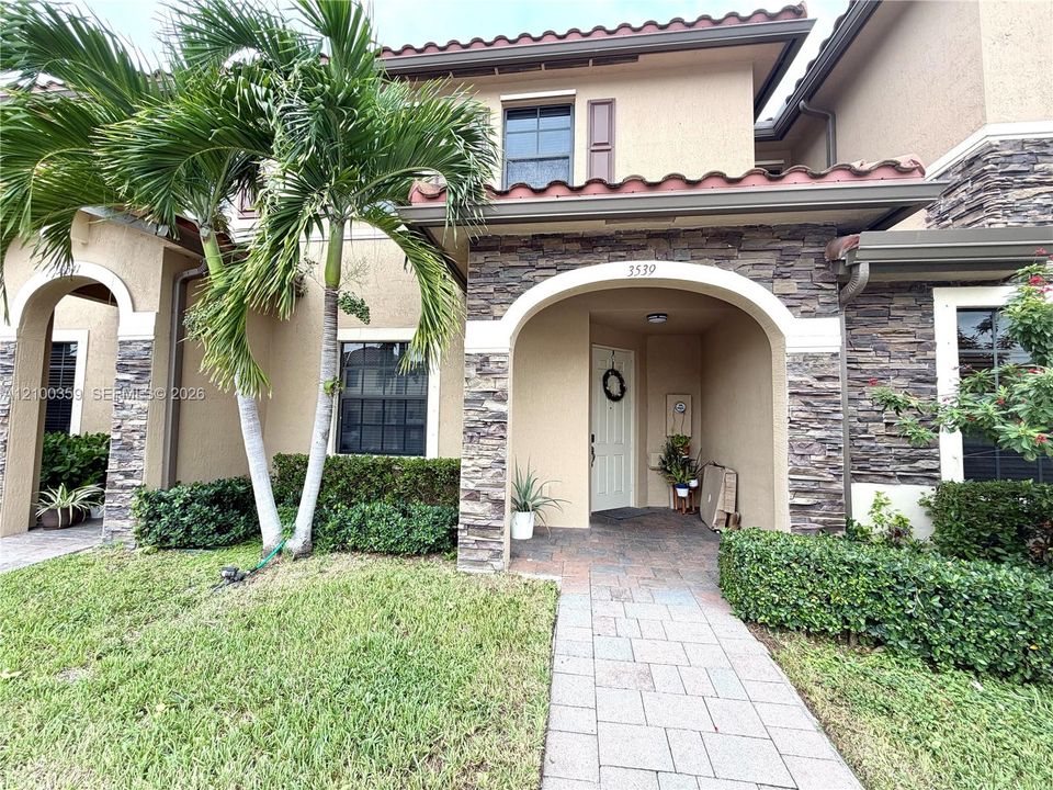 For Rent: $3,050 (3 beds, 2 baths, 1574 Square Feet)