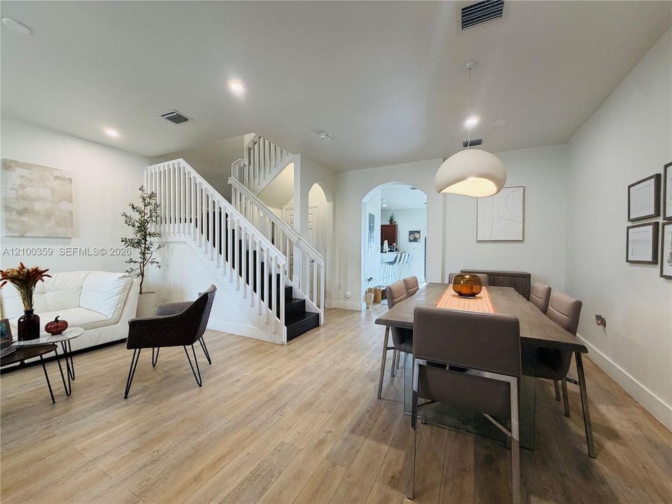 For Rent: $3,050 (3 beds, 2 baths, 1574 Square Feet)