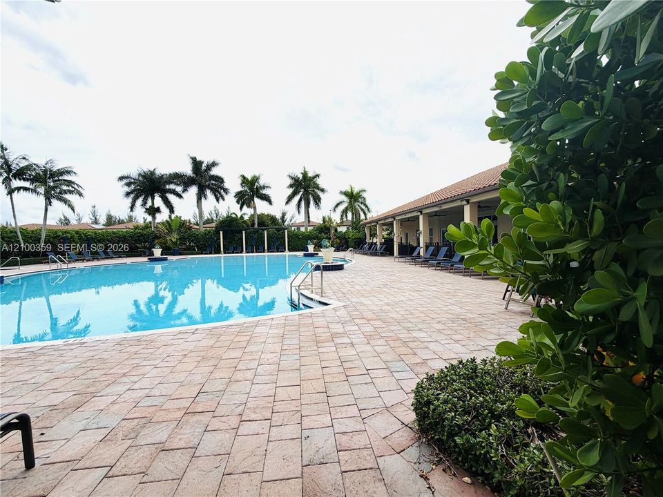 For Rent: $3,050 (3 beds, 2 baths, 1574 Square Feet)