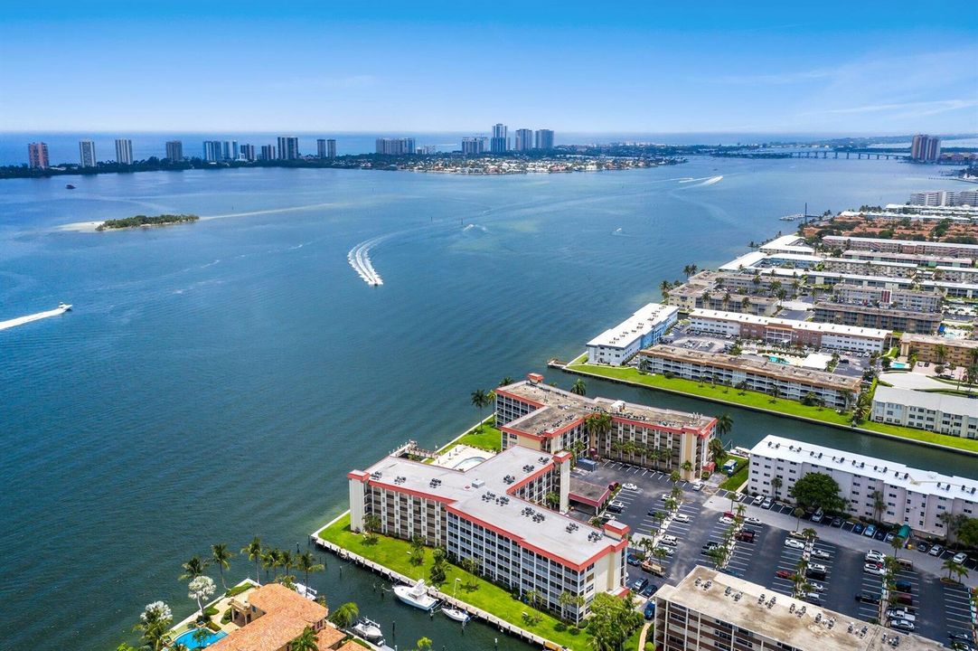 018-100ParadiseHarbourBoulevard-NorthPal