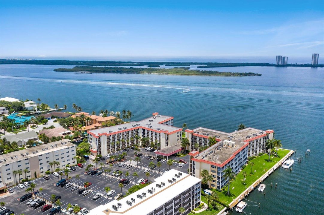 011-100ParadiseHarbourBoulevard-NorthPal