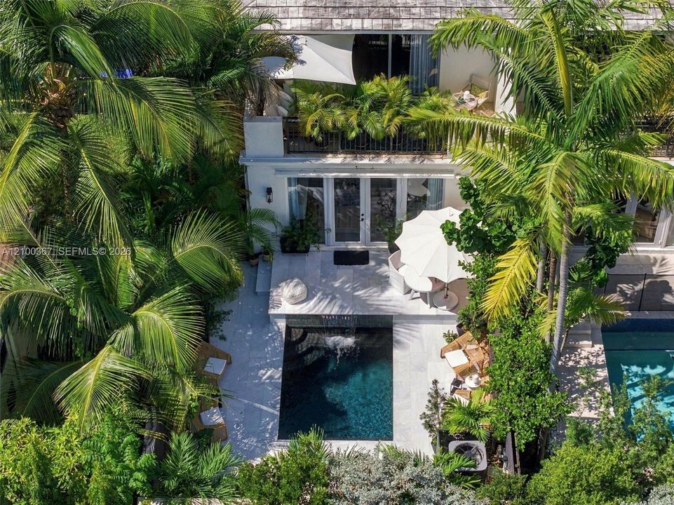 На продажу: $1,995,000 (3 спален, 2 ванн, 2406 Квадратных фут)