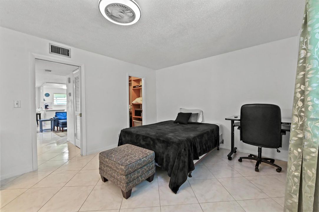 18 Bedroom 03