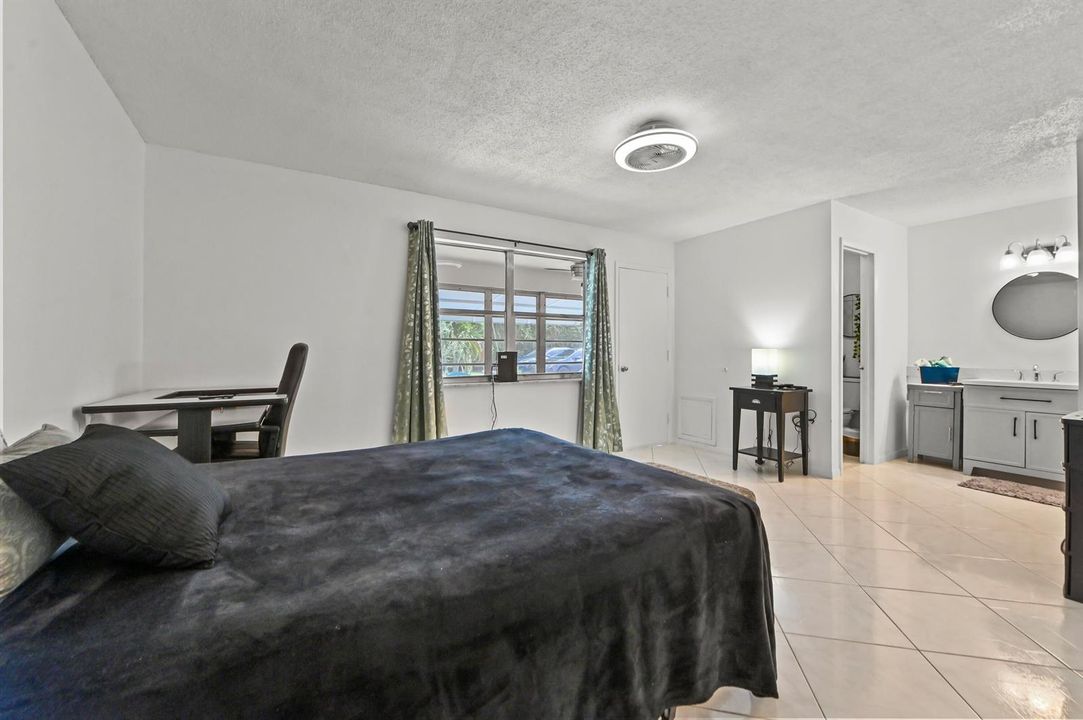 19 Bedroom 04