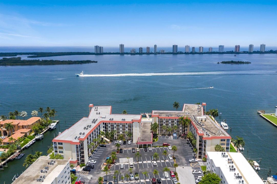 009-100ParadiseHarbourBoulevard-NorthPal