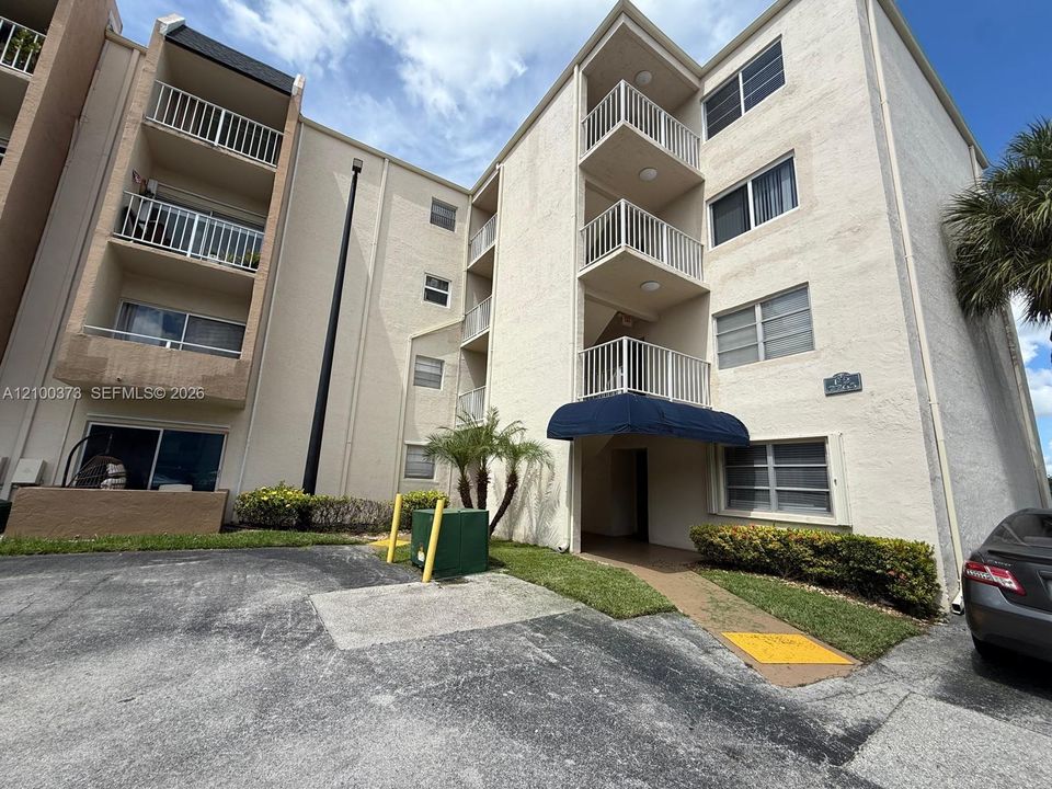 For Rent: $2,000 (1 beds, 1 baths, 809 Square Feet)