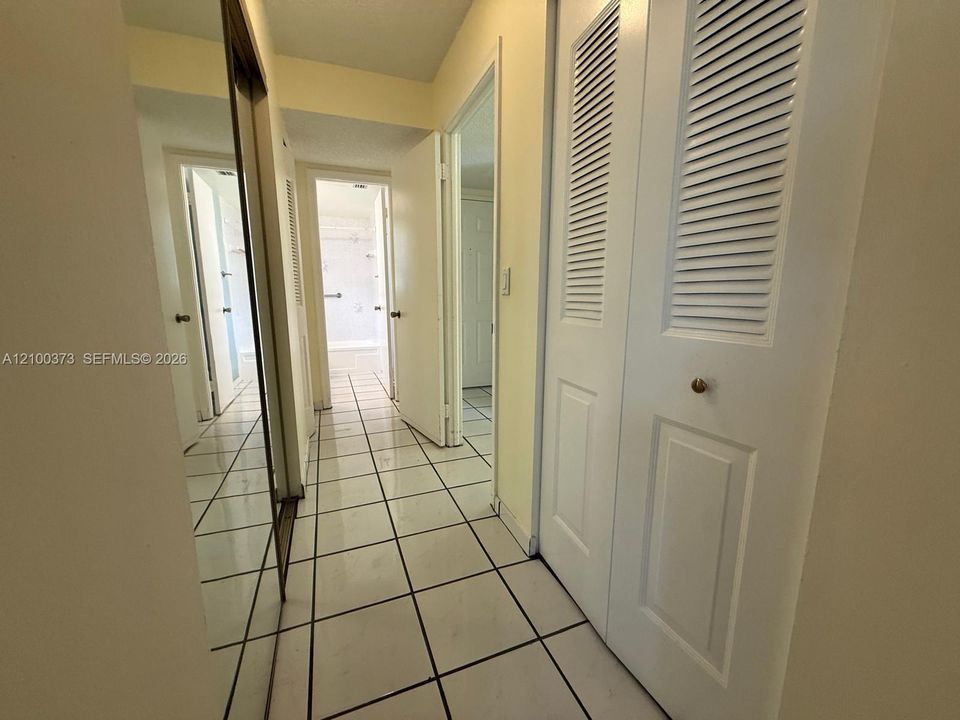For Rent: $2,000 (1 beds, 1 baths, 809 Square Feet)