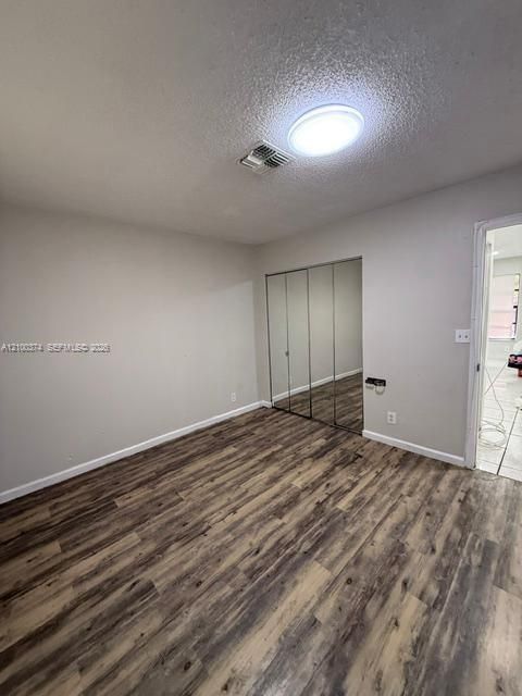 For Rent: $1,800 (2 beds, 1 baths, 2080 Square Feet)