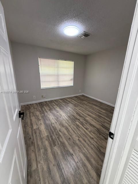 For Rent: $1,800 (2 beds, 1 baths, 2080 Square Feet)