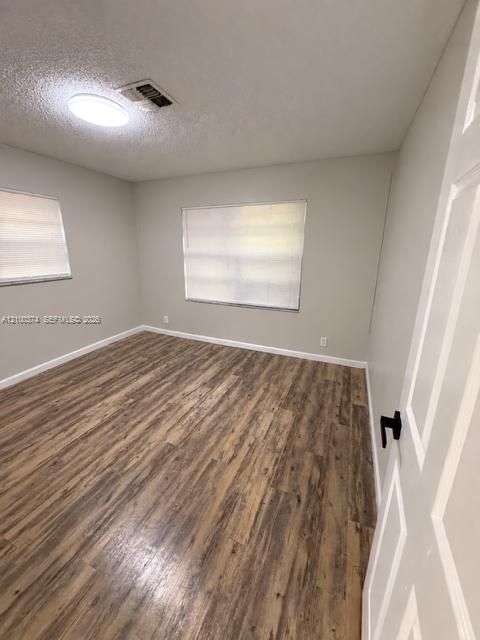 For Rent: $1,800 (2 beds, 1 baths, 2080 Square Feet)