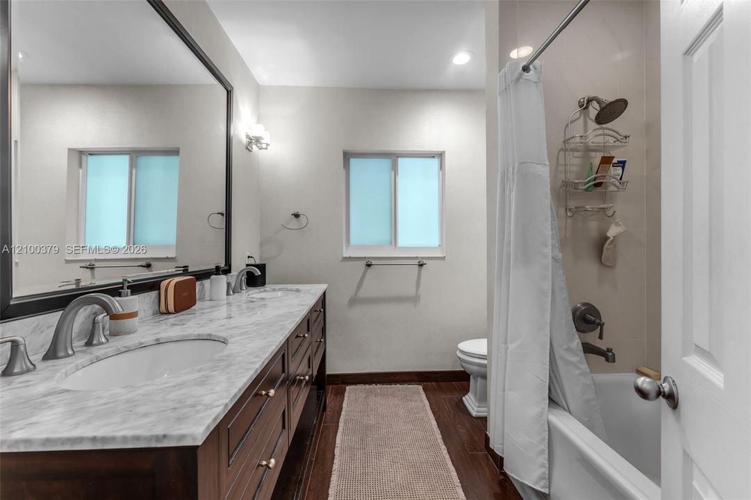 For Rent: $16,500 (5 beds, 3 baths, 3682 Square Feet)
