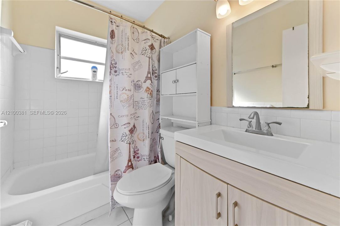 For Sale: $350,000 (2 beds, 1 baths, 1082 Square Feet)