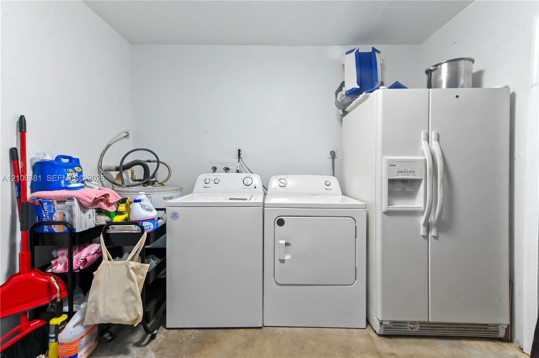 For Sale: $350,000 (2 beds, 1 baths, 1082 Square Feet)
