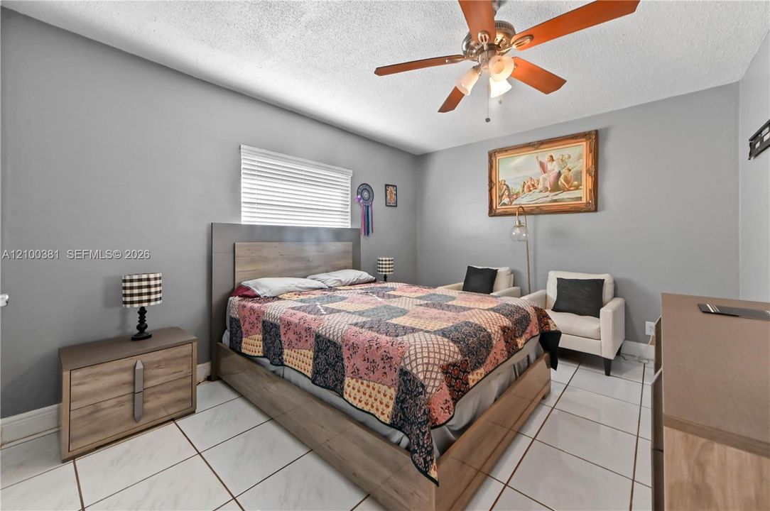 For Sale: $350,000 (2 beds, 1 baths, 1082 Square Feet)
