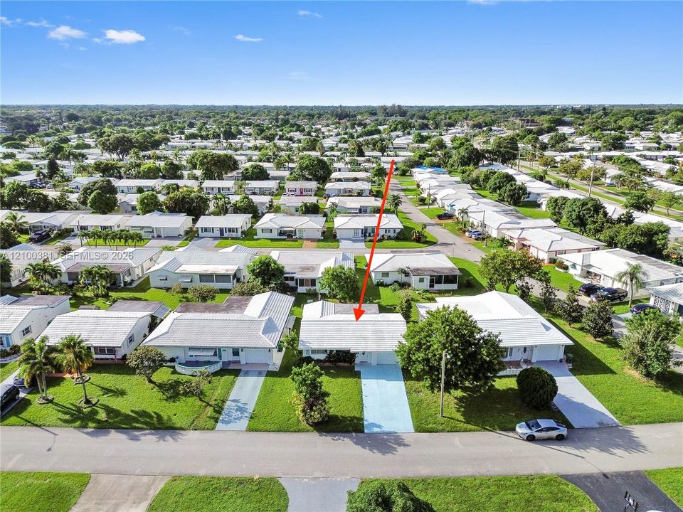 For Sale: $350,000 (2 beds, 1 baths, 1082 Square Feet)