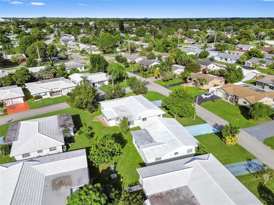 For Sale: $350,000 (2 beds, 1 baths, 1082 Square Feet)